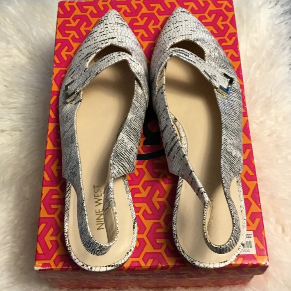 Nine West Women's Silver Textured Flats
